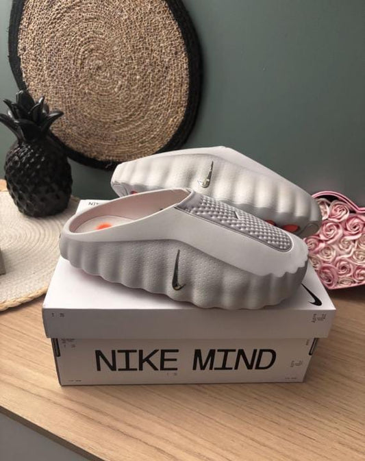 RC Nikee Mind 001 Pregame Mules – Summit White