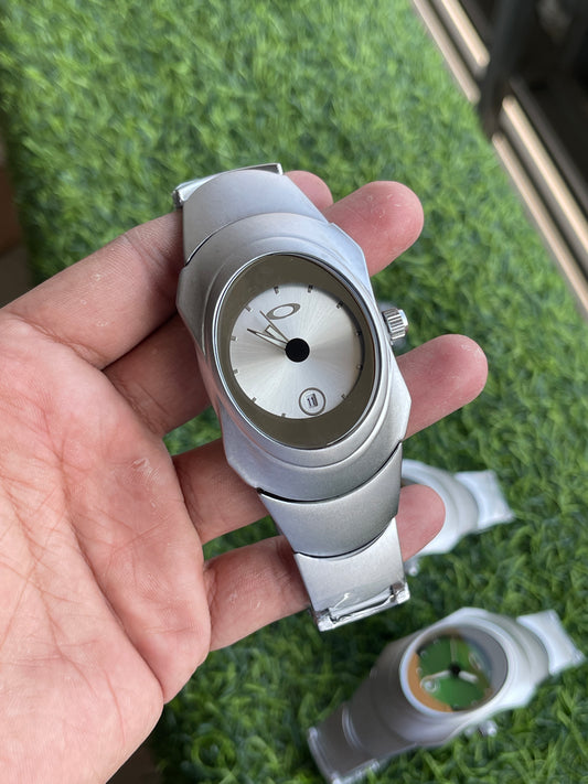 RC Oaakley-Style Silver Sport Watch – Minimal White Dial